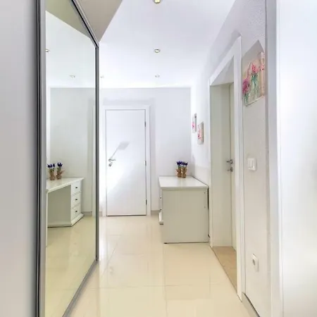 アパート Vekic マカルスカ