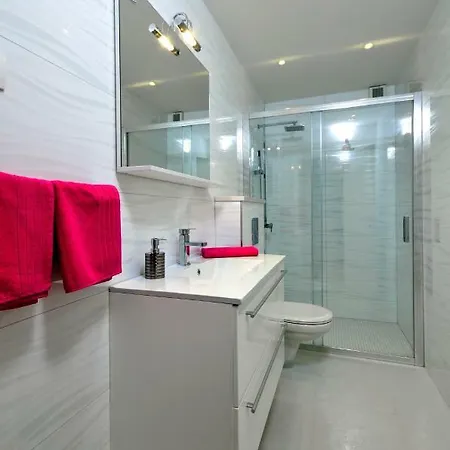 Vekic * Μακάρσκα